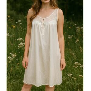 Vintage 1960s Kayser White Nylon Knee Length Nightgown sleep Shirt S/M